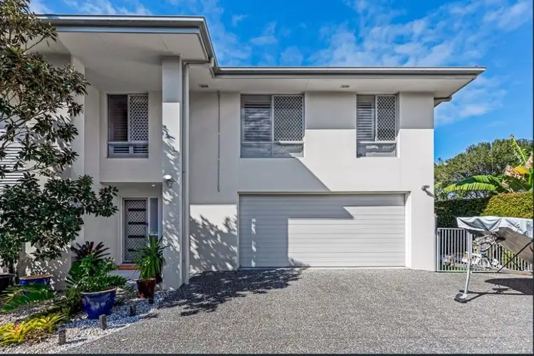 2/16 Broad Street, Labrador QLD 4215