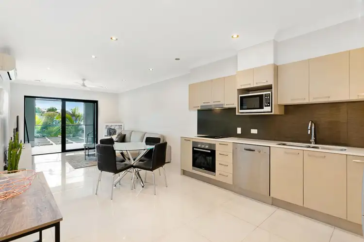 1/255 Wynnum Road, Norman Park QLD 4170