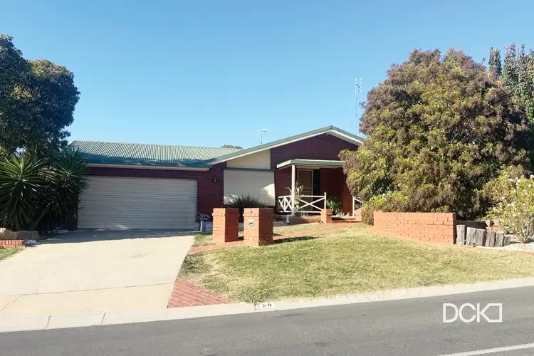 28 Mayfield Parade, Strathdale VIC 3550