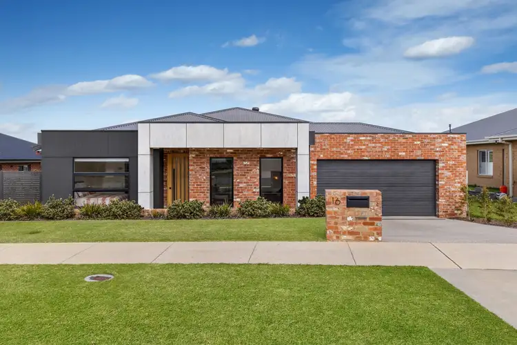 16 Brooklyn Drive, Golden Square VIC 3555