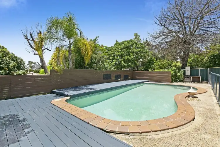 9 Nyora Street, Southport QLD 4215