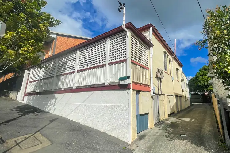 16 Cricket Street