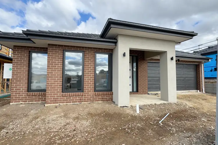4 Topiary Street, Pakenham VIC 3810