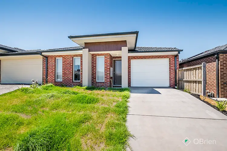 5 Goodenia Loop, Cranbourne West VIC 3977