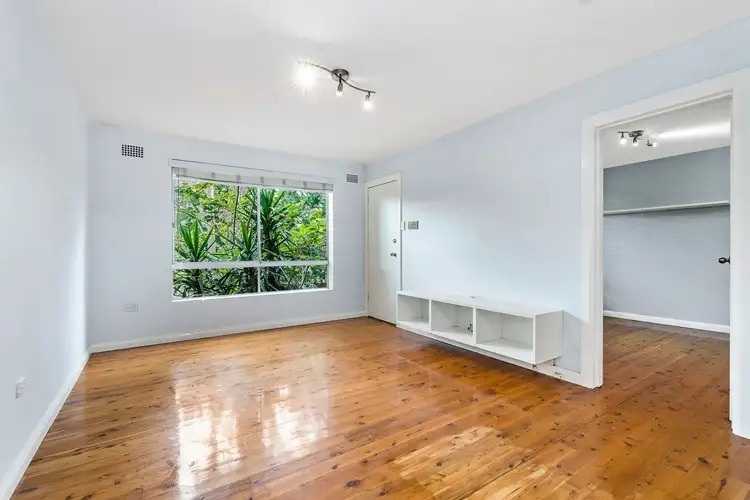 2/61a Gladstone Street
