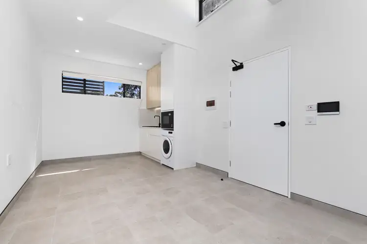 1/16 Billabong Street, Pendle Hill NSW 2145