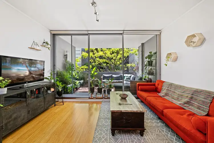 318/2-4 Powell Street