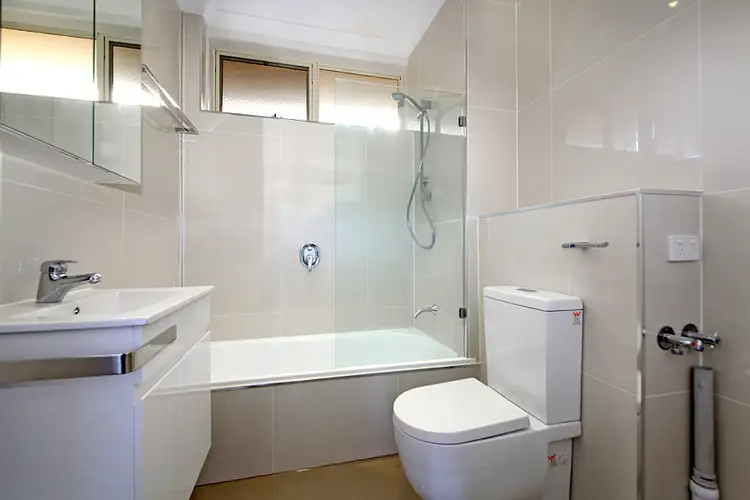 Fourth view of Homely apartment listing, 18/8-10 Kelvin Grove, Prahran VIC 3181