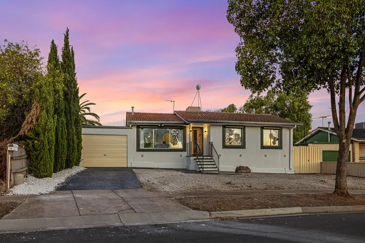 14 Woodlands Road, Elizabeth Downs SA 5113