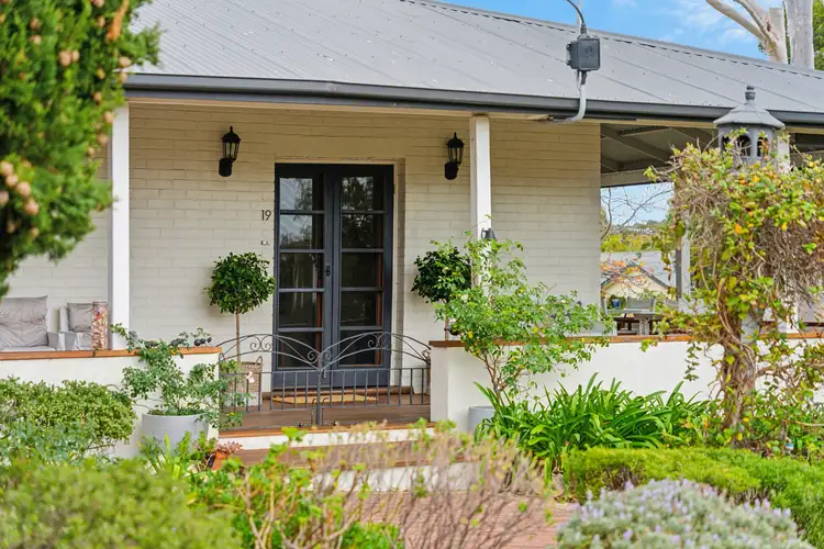 19 Riverview Road, Victor Harbor SA 5211