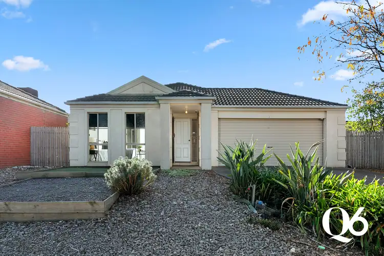 35 Hunts Cross Way, Caroline Springs VIC 3023