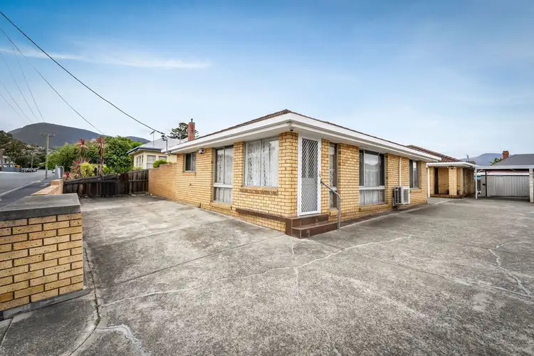 1/8 Tregear Street