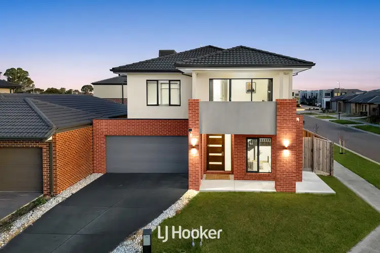 22 Dalziell Crescent, Cranbourne North VIC 3977