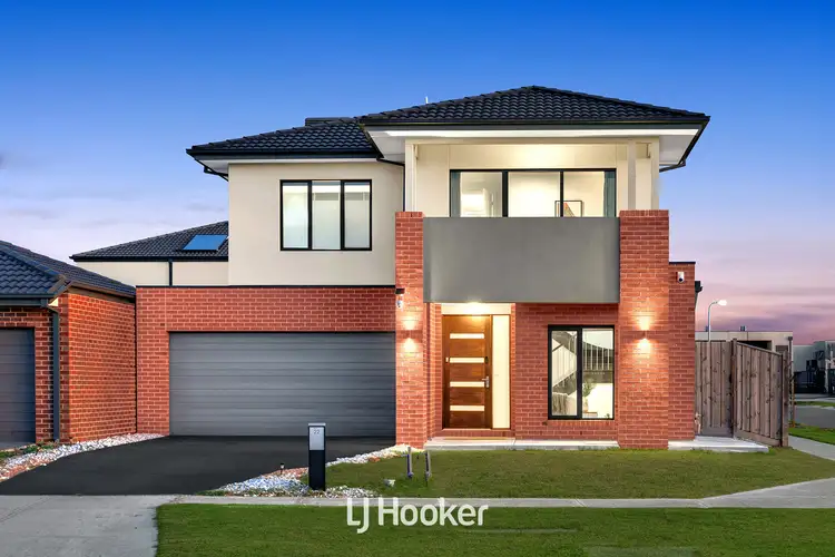 22 Dalziell Crescent, Cranbourne North VIC 3977