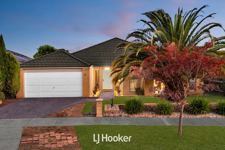 11 Fairways Boulevard, Cranbourne North VIC 3977