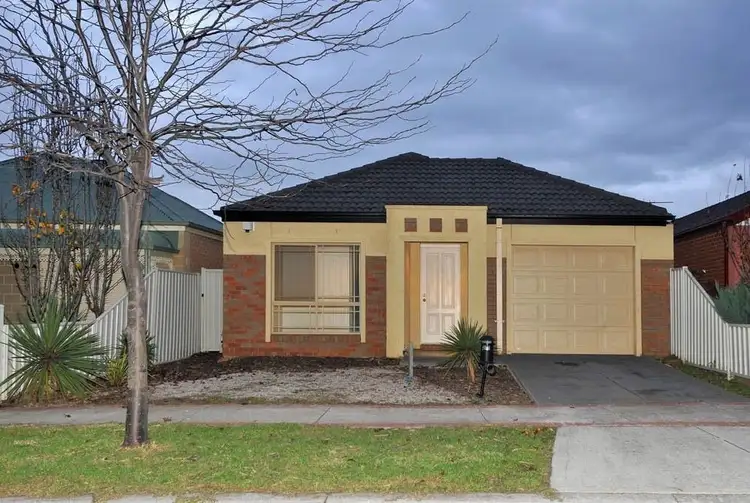 3 St Johns Walk, Caroline Springs VIC 3023