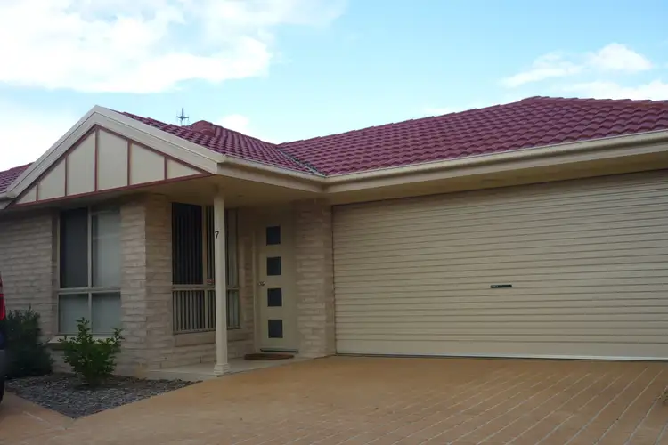 7/8 Meroo Road, Bomaderry NSW 2541