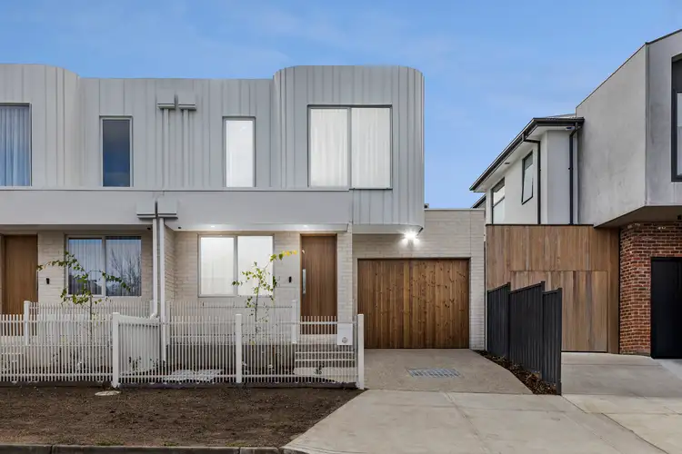 38 Lind Street, Strathmore VIC 3041