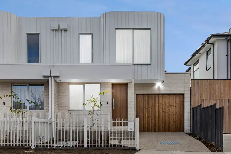 38 Lind Street, Strathmore VIC 3041