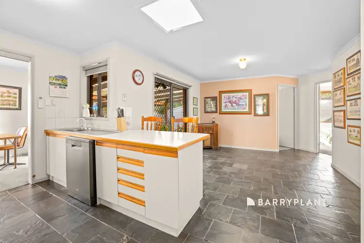 Fifth view of Homely house listing, 7 Rachael Court, Pakenham VIC 3810