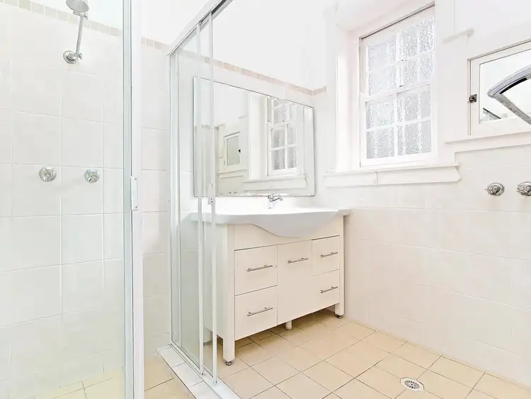 Fifth view of Homely apartment listing, 2/54B Darling Point Road, Darling Point NSW 2027