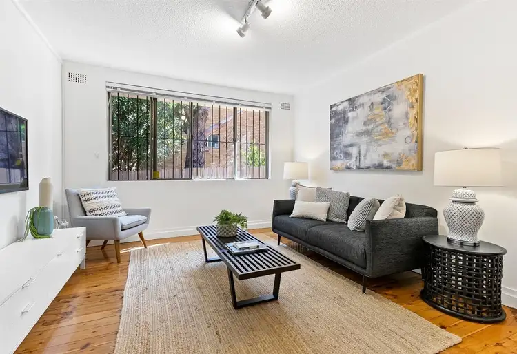 1/10 Henson Street