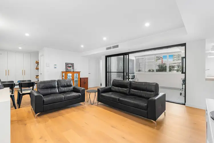 Second view of Homely apartment listing, 7/10 Bay Terrace, Wynnum QLD 4178