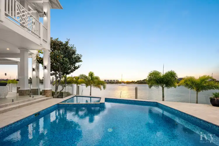 1 Royal Mews, Sovereign Islands QLD 4216