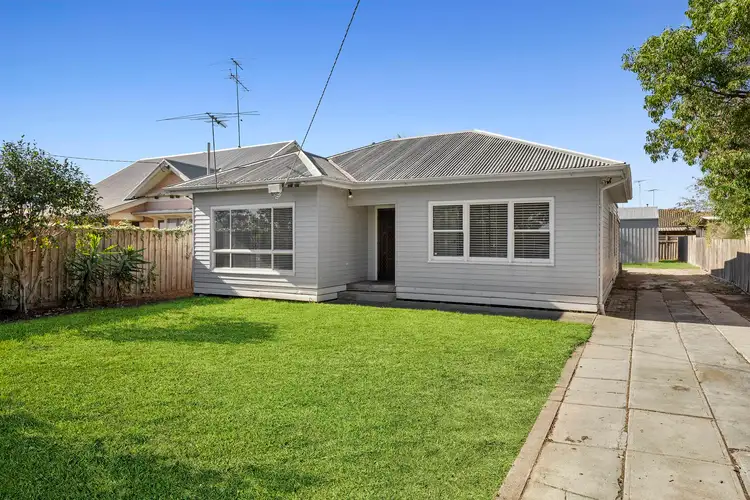 39 Tucker Street, Breakwater VIC 3219