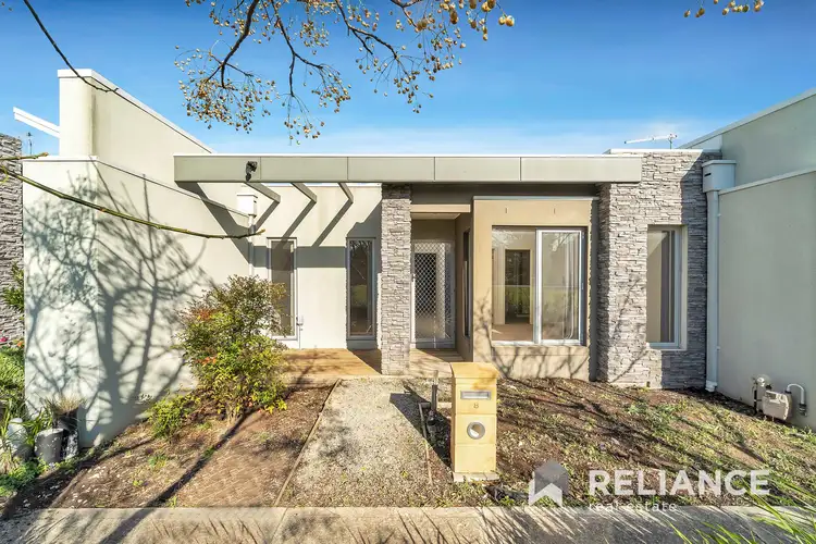 8 Eamon Walk, Williams Landing VIC 3027