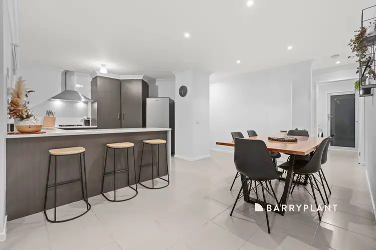 Fifth view of Homely house listing, 8 Insignia Crescent, Berwick VIC 3806