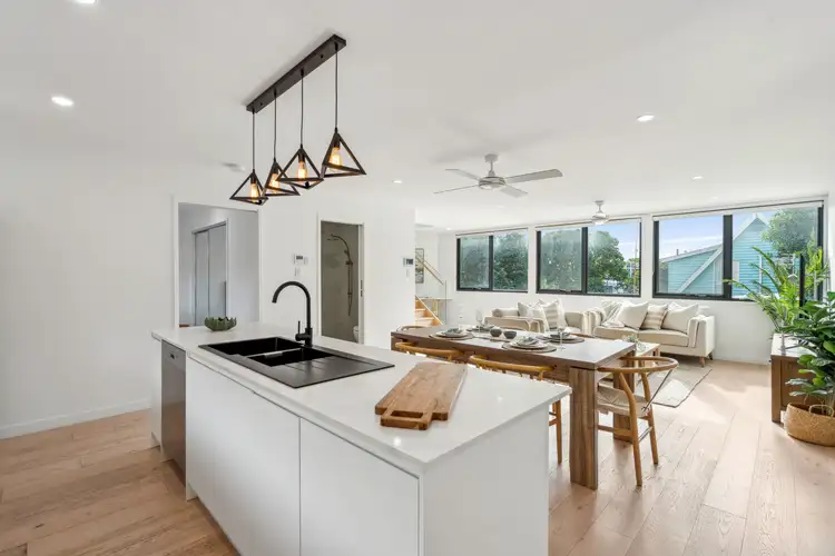 2/1900 Gold Coast Highway, Burleigh Heads QLD 4220