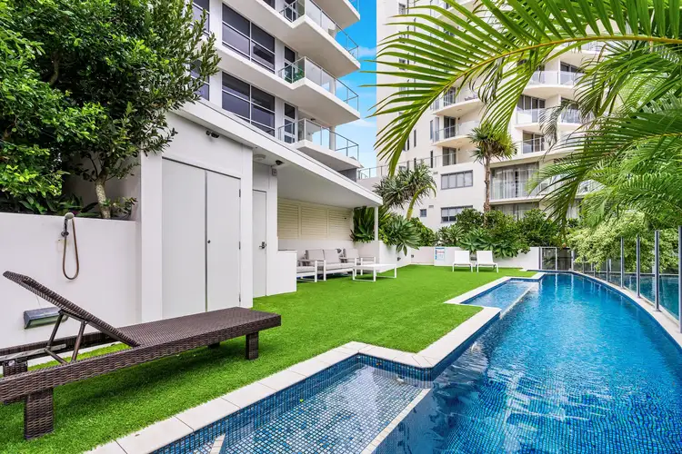 1/11 Eden Avenue, Rainbow Bay QLD 4225