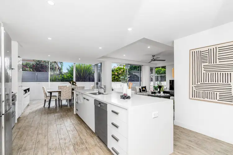 1/11 Eden Avenue, Rainbow Bay QLD 4225