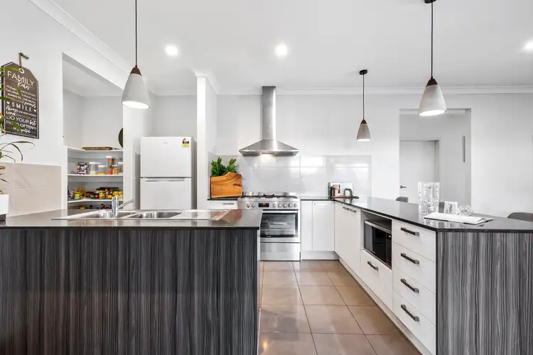 5 Daniell Close, Ripley QLD 4306