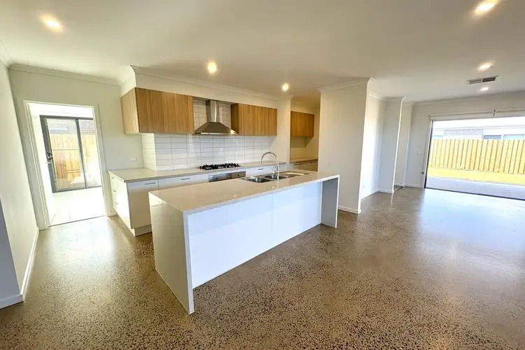 15 Singleton Circuit, Armstrong Creek VIC 3217