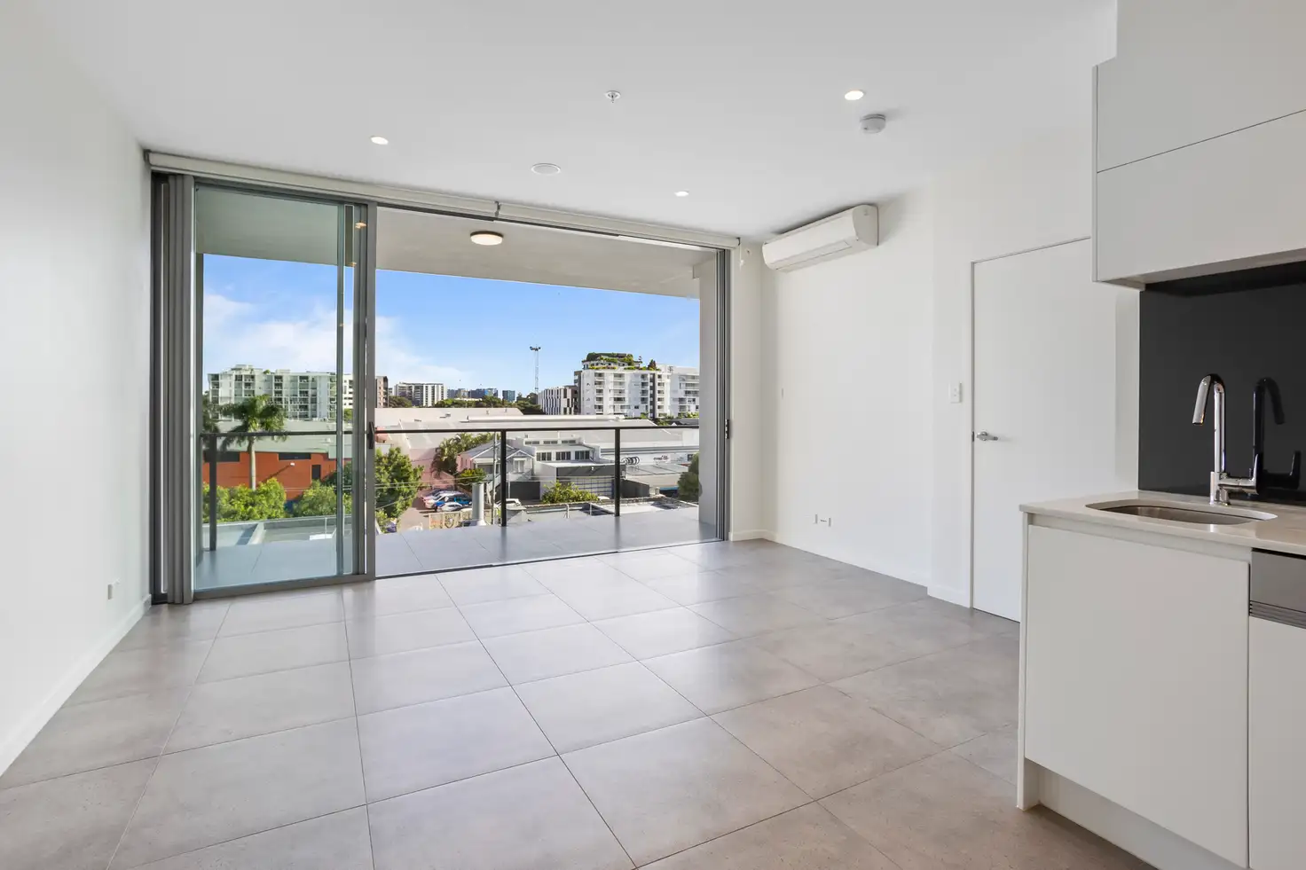 Main view of Homely unit listing, 407/5 Cameron Street, South Brisbane QLD 4101