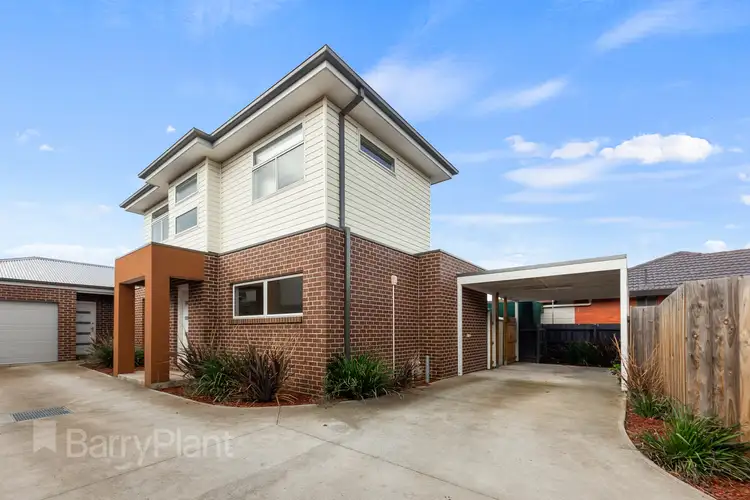 2/64 Station Avenue, St Albans VIC 3021