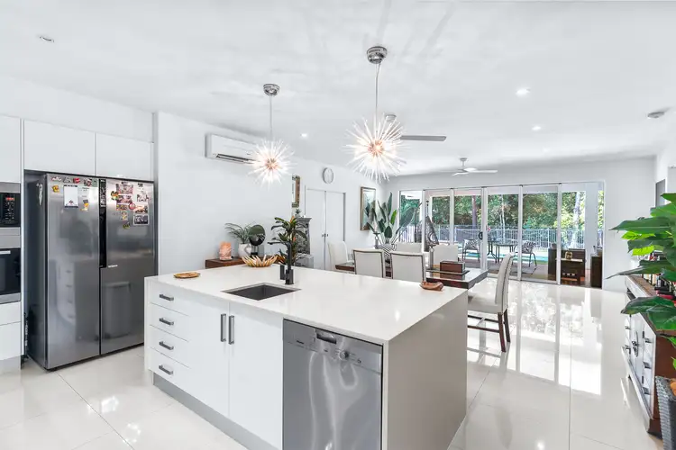 17 Aurelia Road, Palm Cove QLD 4879