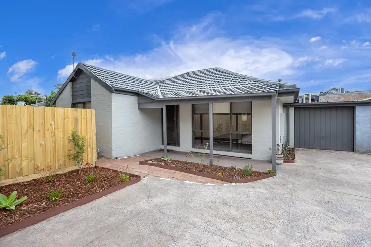 2/11 O'Grady Avenue, Frankston VIC 3199