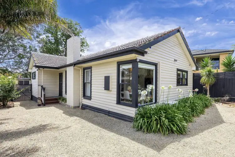2 Neville Avenue, Seaford VIC 3198