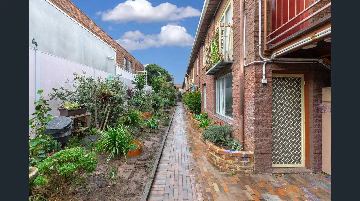 Main view of Homely unit listing, 2/325 Nepean Highway, Frankston VIC 3199