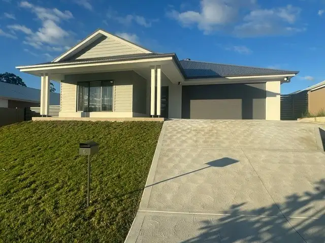 5 Raisbeck Parkway, North Rothbury NSW 2335