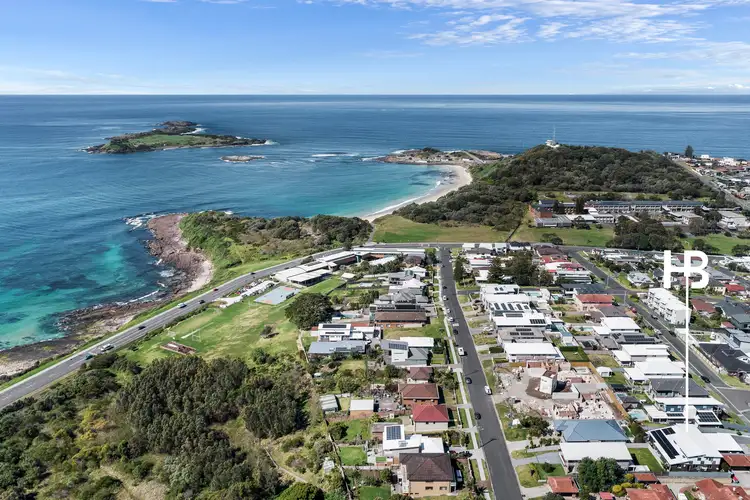 8 Anzac Way