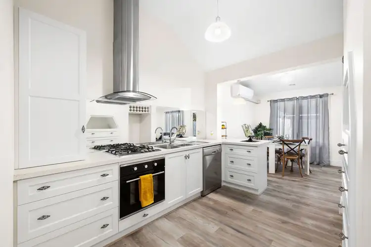Main view of Homely unit listing, 2/26 East Street, Daylesford VIC 3460