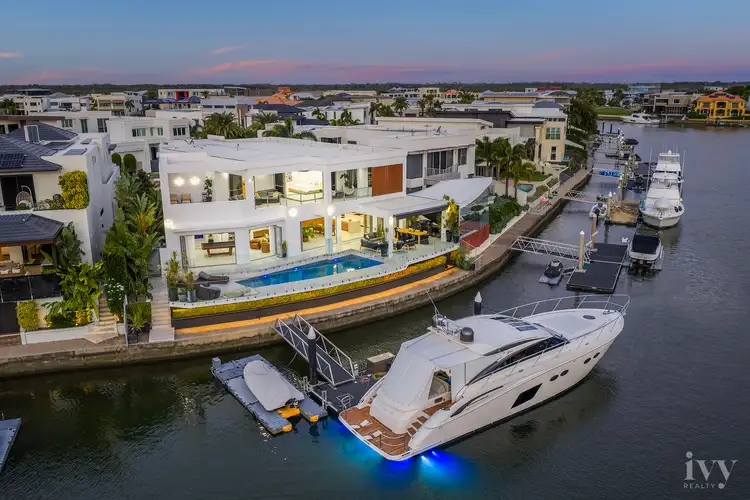 86 Royal Albert Crescent, Sovereign Islands QLD 4216