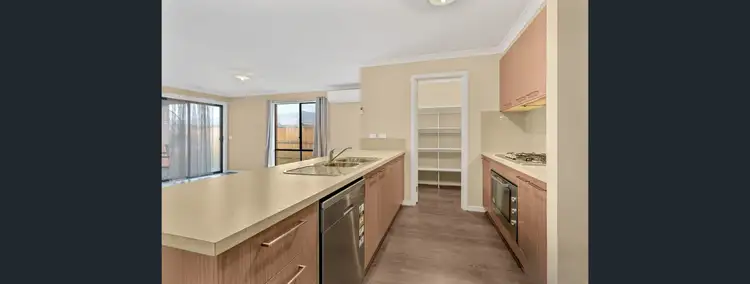 10 Carisbrooke Way, Clyde North VIC 3978