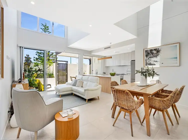 2/14 Coral Sea Drive