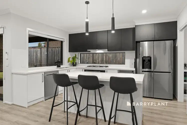 Second view of Homely house listing, 2 Shannon Court, Drouin VIC 3818