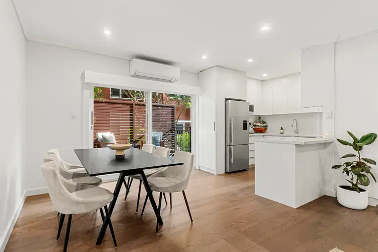 2/31 Searl Road